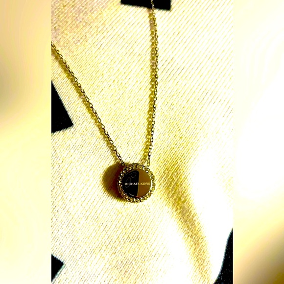 Brand New w/ tags Michael Kors silver necklace! - Picture 1 of 7